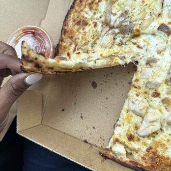 Pizza Hot On THe Spot - Garlic chicken cheese pizza - Food Trucks Near Me
