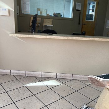 Oil Changers - Waiting area - Oil Change Stations Near Me - El Paso, Texas Oil Changers - Waiting area - Oil Change Stations Near Me - El Paso, Texas