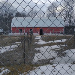 Lincoln Park Zoo - Big red barn