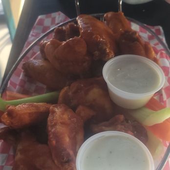 Hillside Pub - Buffalo and honey Sriracha wings! - Pubs Near Me - Beaverton, Oregon Hillside Pub - Buffalo and honey Sriracha wings! - Pubs Near Me - Beaverton, Oregon
