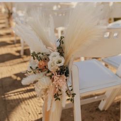 Twain Harte Flower Cottage at the Nest - Fun chair decor
