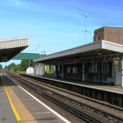 Durrington-on-Sea - Durrington-on-Sea station, looking west (towards Littlehampton and Chichester)