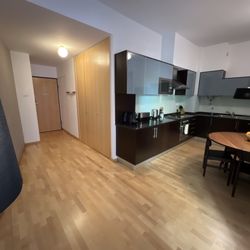 The Lisbonaire - Entry and kitchen
