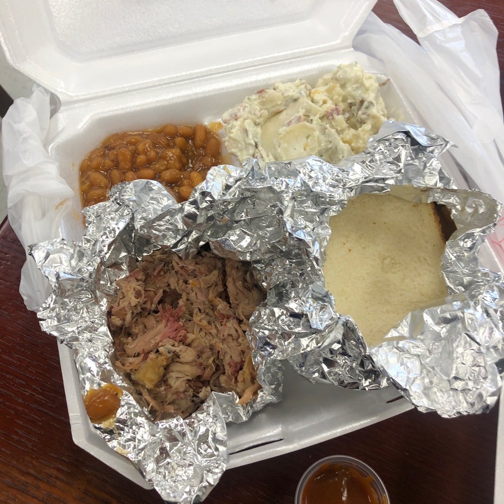 Pulled pork plate with baked beans, white bread and Potato Salad! Sooo good :) Pulled pork plate with baked beans, white bread and Potato Salad! Sooo good :)