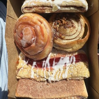 Bello's Bakery - Bakeries Near Me - Des Peres, Missouri