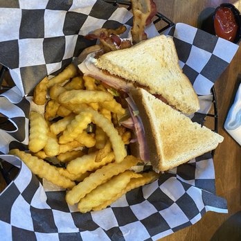 Freemore Tavern - Club - Sports Bars Near Me - Charlotte, North Carolina
