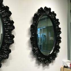 Salon ED+BO - Nice big mirrors to see the front and back of ur new hairstyle~