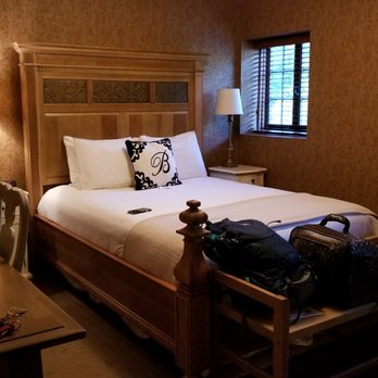 The Beaumont Inn - queen room - Hotels Near Me - Dallas, Pennsylvania The Beaumont Inn - queen room - Hotels Near Me - Dallas, Pennsylvania