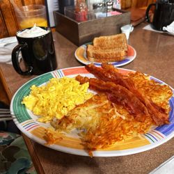 The Breakfast Place - Classic breakfast with hot chocolate