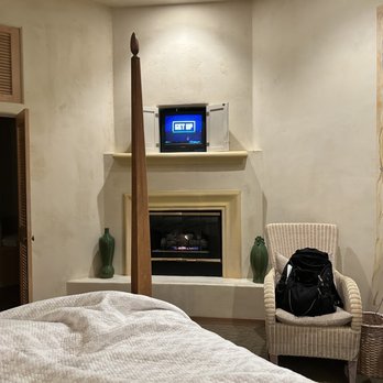 Petit Logis - We used the fireplace! - Hotels Near Me - Yountville, California Petit Logis - We used the fireplace! - Hotels Near Me - Yountville, California