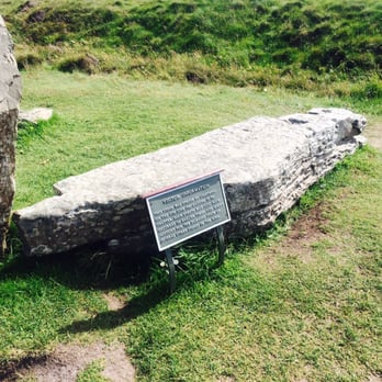 The Ring of Brodgar - Stone hit by lightening - Landmarks & Historical Buildings Near Me - Orkney, ORK