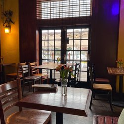 Bourbon Street Bar & Grill - Low traffic on a rainy day at 3pm