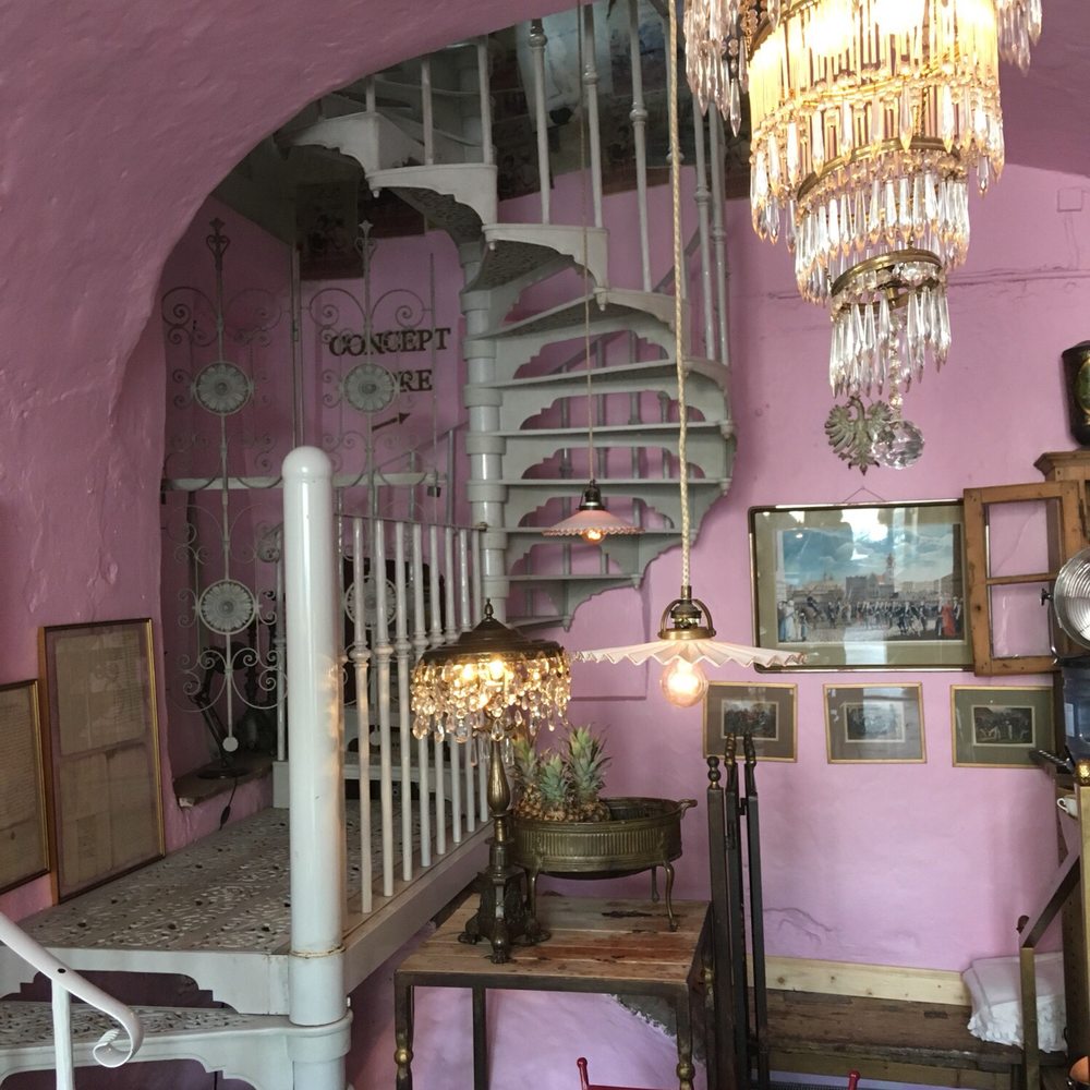 Camelot Cafe - Cafes Near Me - Kraków, Massachusetts