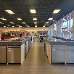 Bray & Scarff - Appliance showroom with dishwashers and stove tops on display