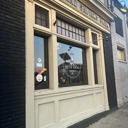 BLUE DOG TAVERN - Updated December 2024 - 196 Photos & 211 Reviews