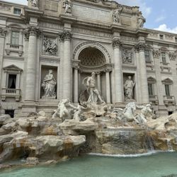 Rome in Limo - Trevi fountain