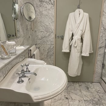 The Merrion Hotel - Bathroom - Hotels Near Me - Dublin, D The Merrion Hotel - Bathroom - Hotels Near Me - Dublin, D