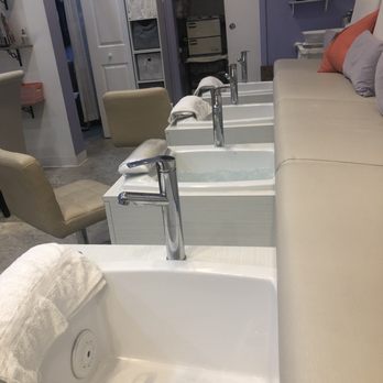 Madelyn Chicago Nail Spa - Nail Salons Near Me - Chicago, Illinois