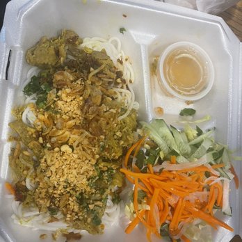 Viet Chubby Boy - Vermicelli with lemongrass chicken - Asian Fusion Near Me - Honolulu, Hawaii Viet Chubby Boy - Vermicelli with lemongrass chicken - Asian Fusion Near Me - Honolulu, Hawaii