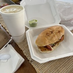 Torta Milanesa De Pollo y Agua Fresca De Piña
