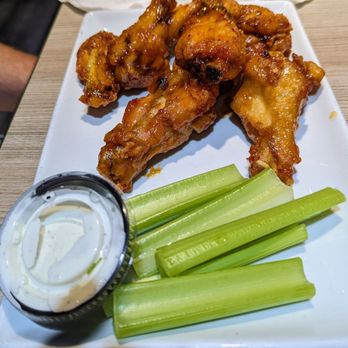 Jonna's Bar And Grill - Chicken wings with Asian Zing - Pizza Near Me - Howell, Michigan