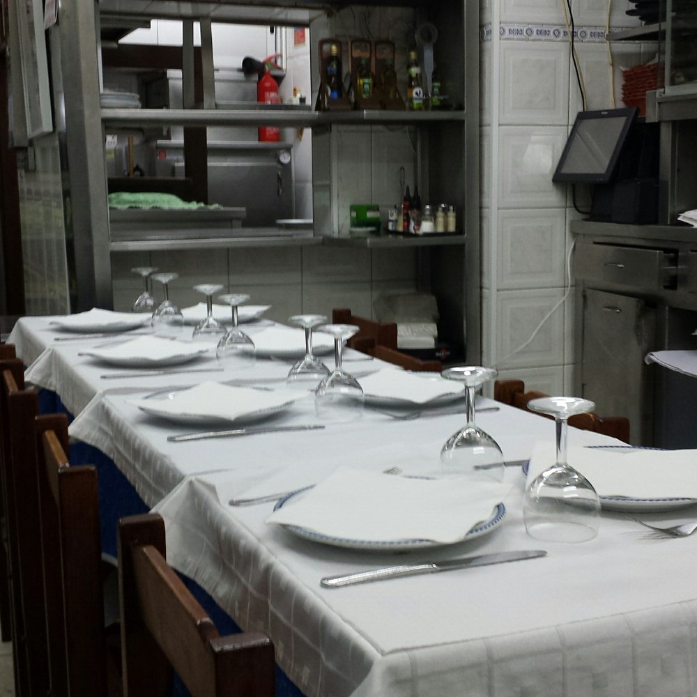 A Gaiola - Standard table setting. - Portuguese Near Me - Lisbon, 11 A Gaiola - Standard table setting. - Portuguese Near Me - Lisbon, 11