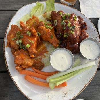 Barefoot Bar & Grill - Barefoot Chicken Wings* - New American Near Me - San Diego, California