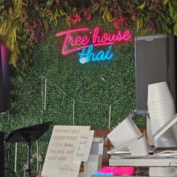 TreeHouse Thai - Live music - Thai Near Me - Culver City, California TreeHouse Thai - Live music - Thai Near Me - Culver City, California