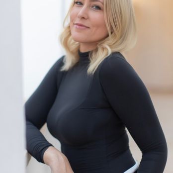 Stacey Hayes - Compass - Real Estate Agents Near Me - Calabasas, California Stacey Hayes - Compass - Real Estate Agents Near Me - Calabasas, California