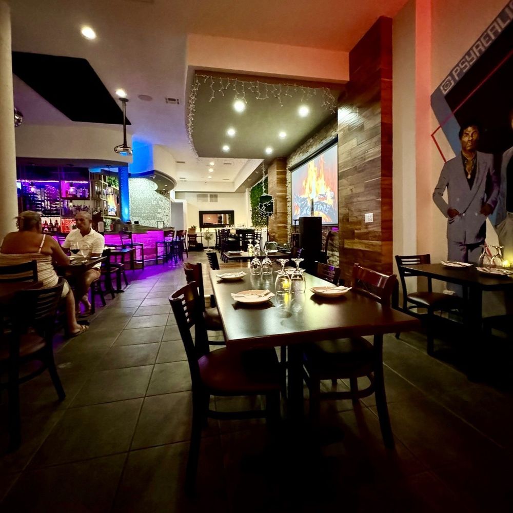 Redwood Bar & Kitchen - Inside - Caribbean Near Me - Hollywood, Florida Redwood Bar & Kitchen - Inside - Caribbean Near Me - Hollywood, Florida