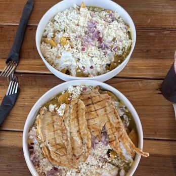 Taquearte California - Chilaquiles Classicos con Pechuga - Mexican Near Me - Pico Rivera, California Taquearte California - Chilaquiles Classicos con Pechuga - Mexican Near Me - Pico Rivera, California