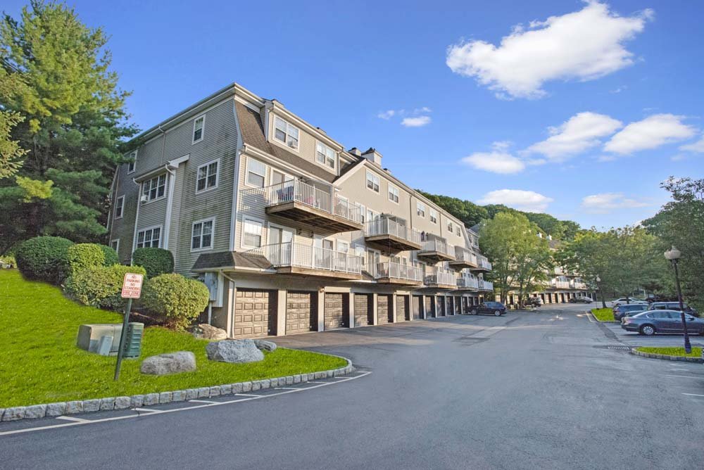 THE HENRY 36 Photos 1 Crystal Hill Dr, Pomona, New York Apartments Phone Number Yelp