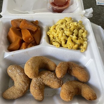 Vegan World Cafe - Shrimps with Mac & Cheese and Yams - Vegetarian Near Me - Chicago, Illinois Vegan World Cafe - Shrimps with Mac & Cheese and Yams - Vegetarian Near Me - Chicago, Illinois