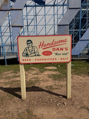 Handsome Dan's by null