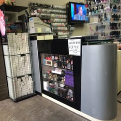 Diamond Nails - Front desk