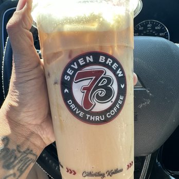 7 Brew Coffee - Large Iced cinnamon roll blondie Extra sweet Lite ice Almond milk Add banana & toasted marshmallow Caramel drizzle  Cold foam - Coffee & Tea Near Me - Midlothian, Virginia