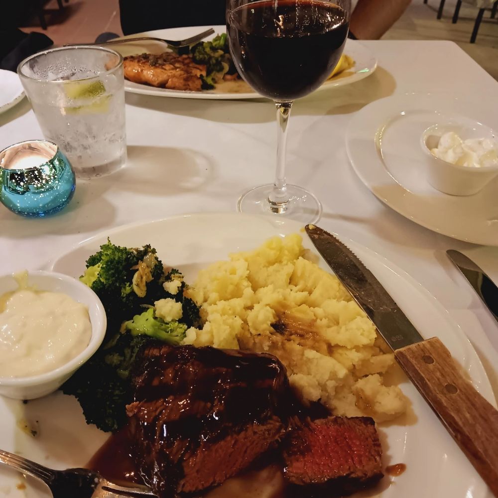 Med rare 8oz filet mignon