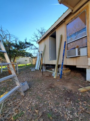 Pretty Ugly Services Logo