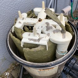 Family First Pools - De Filter clean, before
