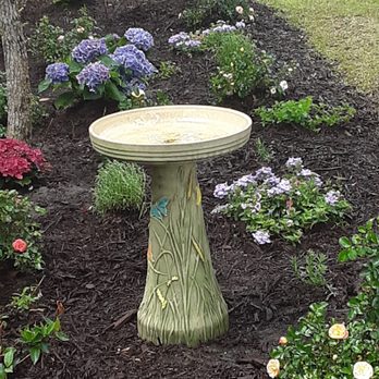 Landscaping by Marcy - Small back flowerbed - Landscaping Near Me - Conway, South Carolina Landscaping by Marcy - Small back flowerbed - Landscaping Near Me - Conway, South Carolina