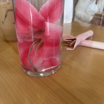 Breezy - This was the design in our table Hibiscus pink! Reminds me of home in Philippines and Hawaii - Breakfast & Brunch Near Me - San Juan Capistrano, California