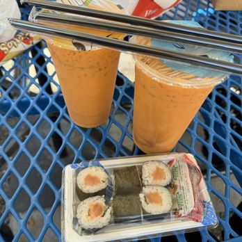 Susuru Ramen Bar - Thai Tea and Salmon Roll - Ramen Near Me - Los Angeles, California Susuru Ramen Bar - Thai Tea and Salmon Roll - Ramen Near Me - Los Angeles, California