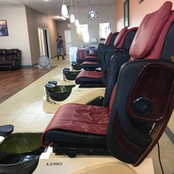Perfect Nails & Spa - Numerous pedi stations