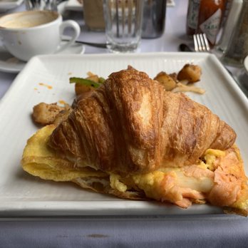 Roxanne Cafe - San Franciscan sandwich- eggs with smoked salmon served with potatoes. - Italian Near Me - San Francisco, California Roxanne Cafe - San Franciscan sandwich- eggs with smoked salmon served with potatoes. - Italian Near Me - San Francisco, California