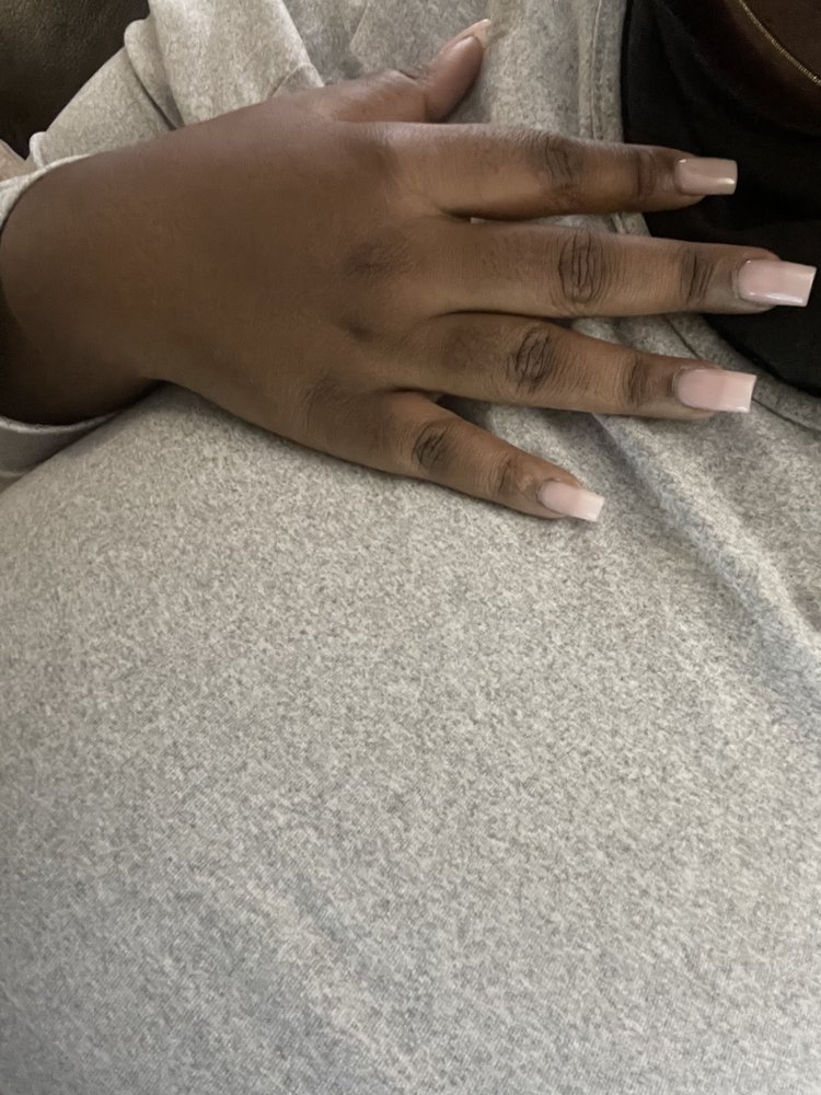 Hollywood Nails and Spa Logo