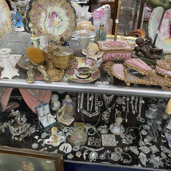 Caveland Antique Mall - Used, Vintage & Consignment Near Me - Horse Cave, Kentucky Caveland Antique Mall - Used, Vintage & Consignment Near Me - Horse Cave, Kentucky