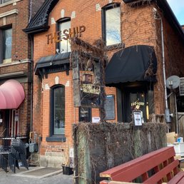 the outside of the restaurant
