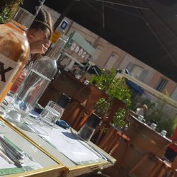 Le Petit Baron - Terrasse et rose