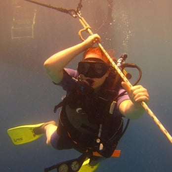Oahu Diving - Holding the rope helps you feel more secure as you enter the water - Scuba Diving Near Me - Honolulu, Hawaii Oahu Diving - Holding the rope helps you feel more secure as you enter the water - Scuba Diving Near Me - Honolulu, Hawaii