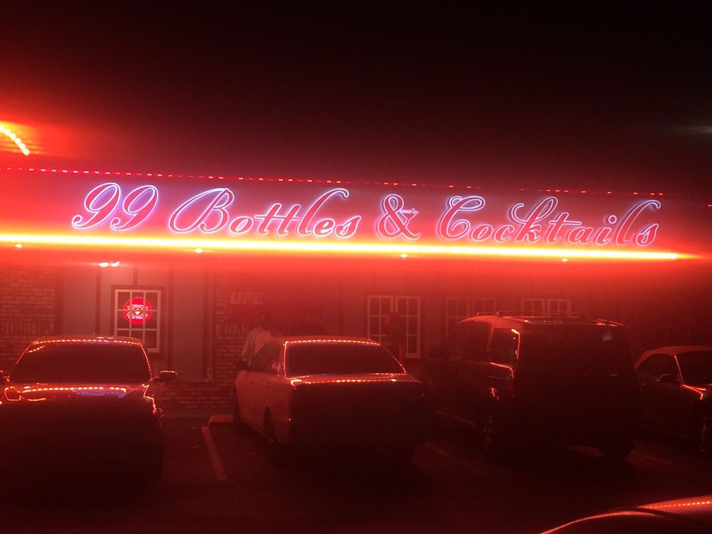 GABE’S GRILL 123 Main St, San Francisco, California Hot Dogs